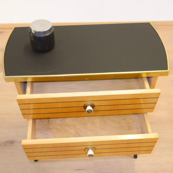 Kleine Kommode Hell mit Schwarzer Resopalplatte 1950er Jahre Mid-century Modern Design Style Retro Möbel