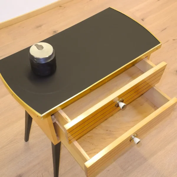 Kleine Kommode Hell mit Schwarzer Resopalplatte 1950er Jahre Mid-century Modern Design Style Retro Möbel