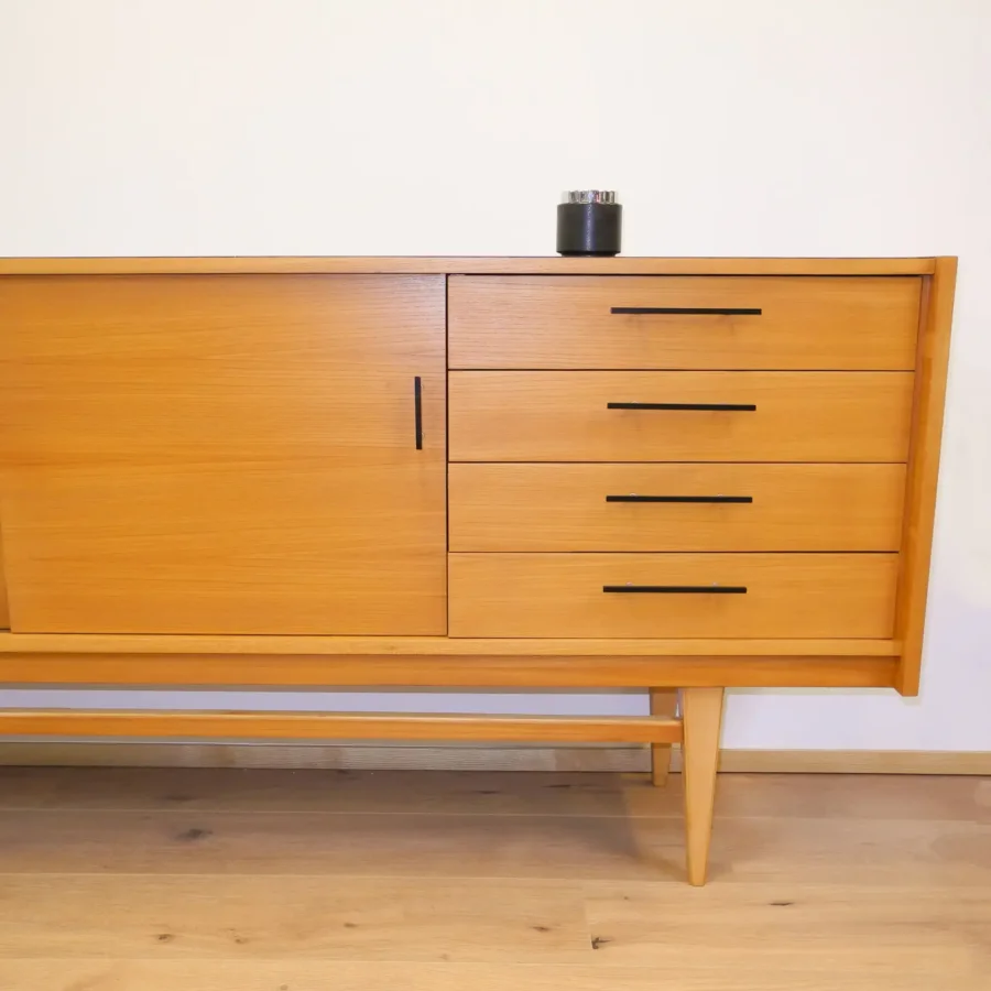 Sideboard von Royal Board Sweden Esche mit Schwarzer Resopalplatte 1960er Jahre Mid-century Modern Design Style Retro Möbel