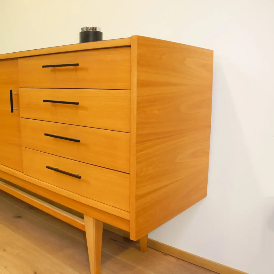 Sideboard von Royal Board Sweden Esche mit Schwarzer Resopalplatte 1960er Jahre Mid-century Modern Design Style Retro Möbel
