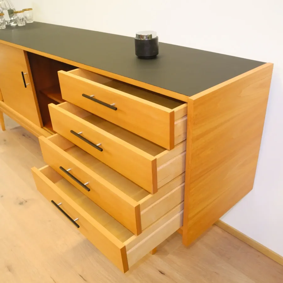 Sideboard von Royal Board Sweden Esche mit Schwarzer Resopalplatte 1960er Jahre Mid-century Modern Design Style Retro Möbel