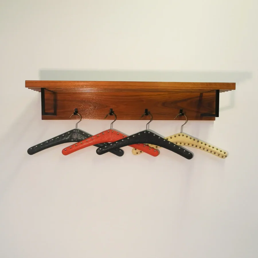 Garderobe mit Hutablage Nussbaum 1960er Jahre Mid-century Modern Design Style Retro Möbel
