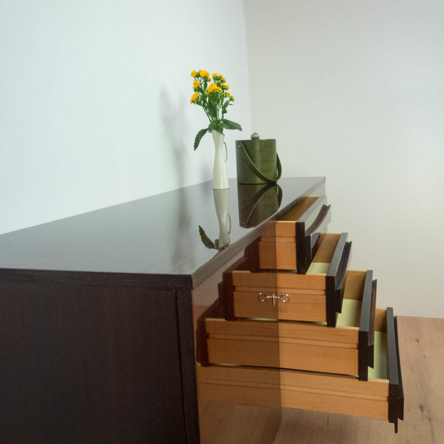 Sideboard Hochglanz in Schwarzbraun 1960er Jahre Mid-century Modern Design Style Retro Möbel
