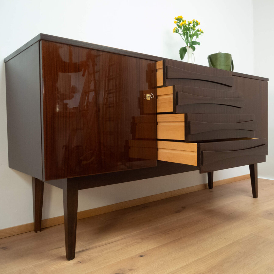 Sideboard Hochglanz in Schwarzbraun 1960er Jahre Mid-century Modern Design Style Retro Möbel