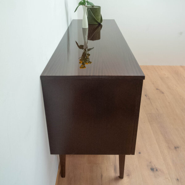 Sideboard Hochglanz in Schwarzbraun 1960er Jahre Mid-century Modern Design Style Retro Möbel