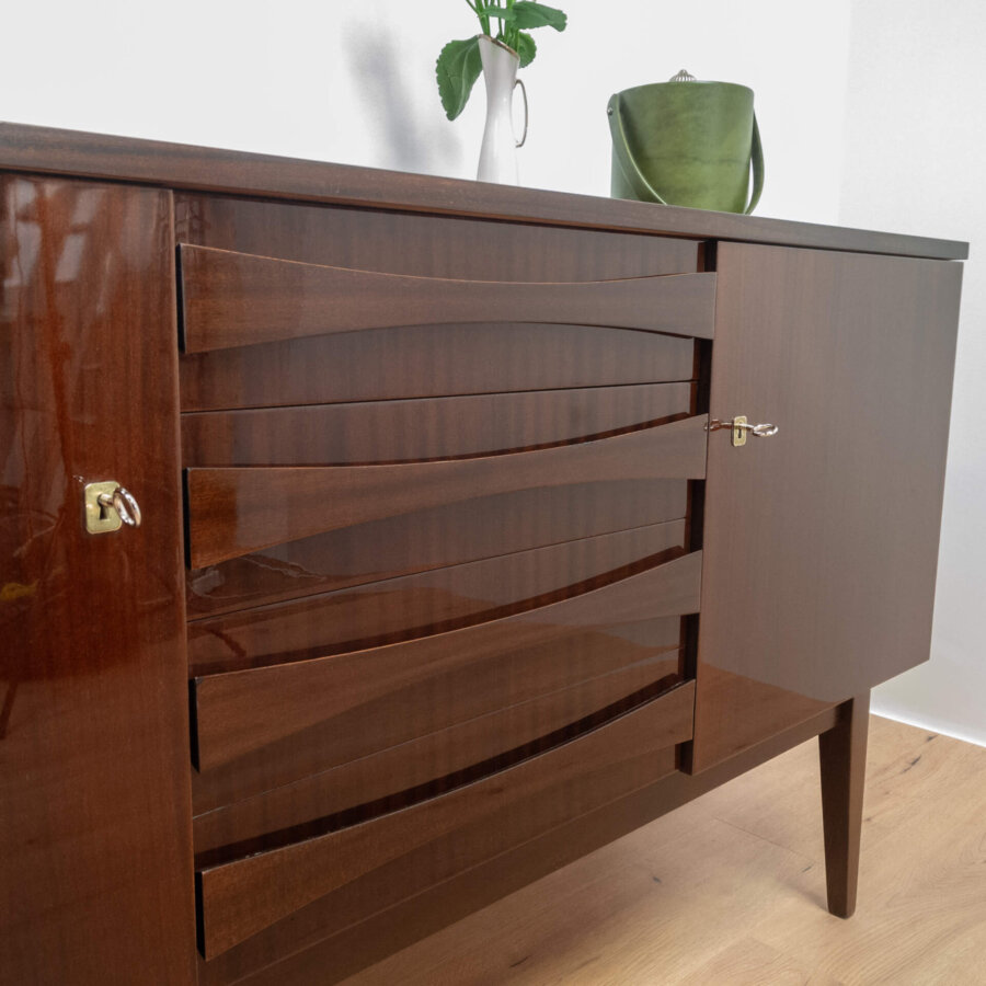 Sideboard Hochglanz in Schwarzbraun 1960er Jahre Mid-century Modern Design Style Retro Möbel