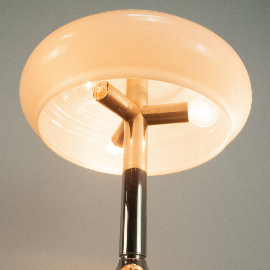 Tischleuchte Opalglas und Chrom 1960er Jahr Mid-century Modern Design Style Retro Möbel