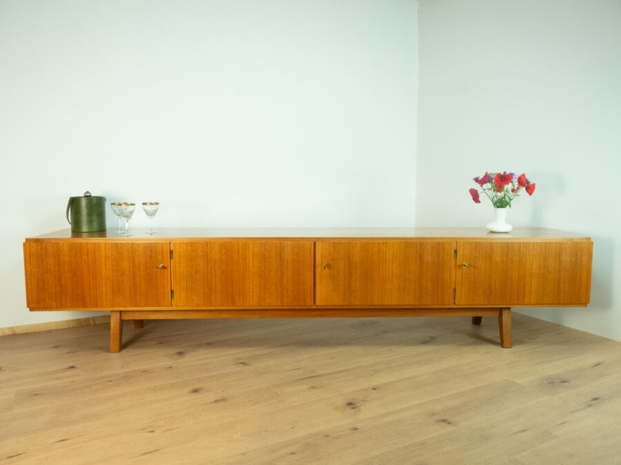 Lowboard mit 4 Türen Nussbaum 1960er Jahre Mid-century Modern Design Style Retro Möbel