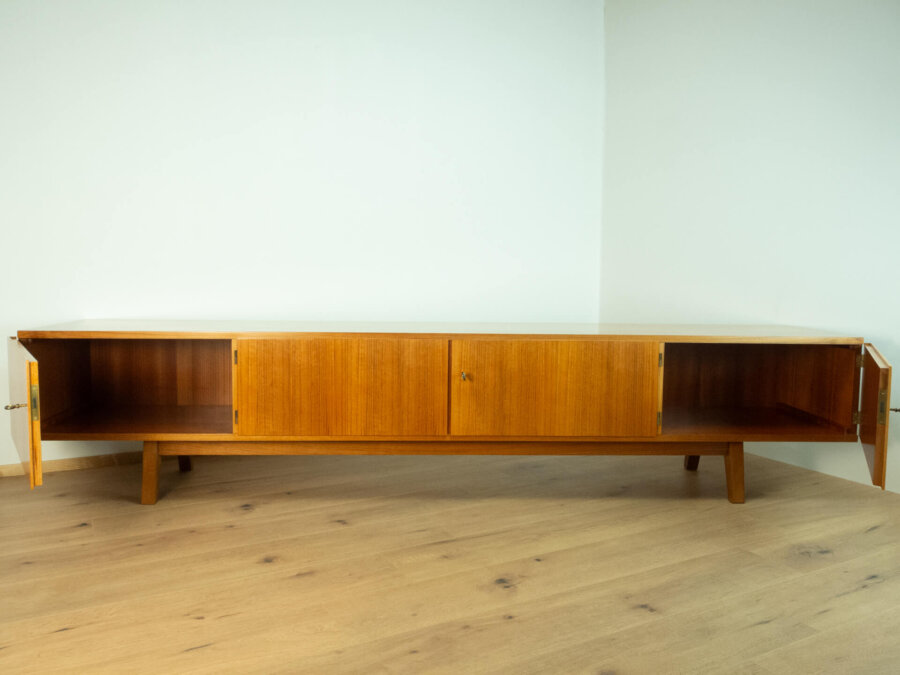Lowboard mit 4 Türen Nussbaum 1960er Jahre Mid-century Modern Design Style Retro Möbel