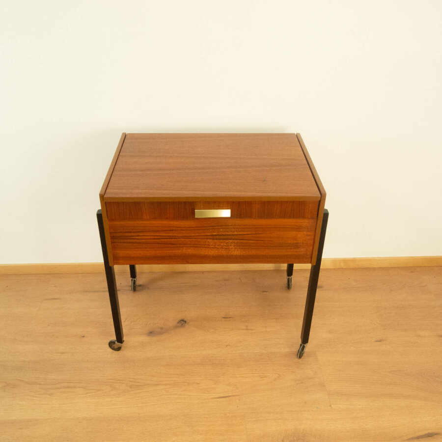 1082 Rollbares Nähkästchen Nussbaum Buche 1960er Jahre Mid-century Modern Design Style Retro Möbel
