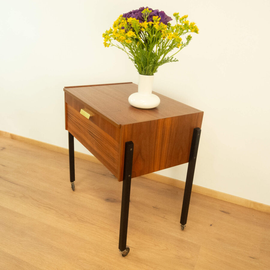 1082 Rollbares Nähkästchen Nussbaum Buche 1960er Jahre Mid-century Modern Design Style Retro Möbel