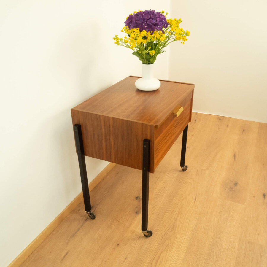 1082 Rollbares Nähkästchen Nussbaum Buche 1960er Jahre Mid-century Modern Design Style Retro Möbel