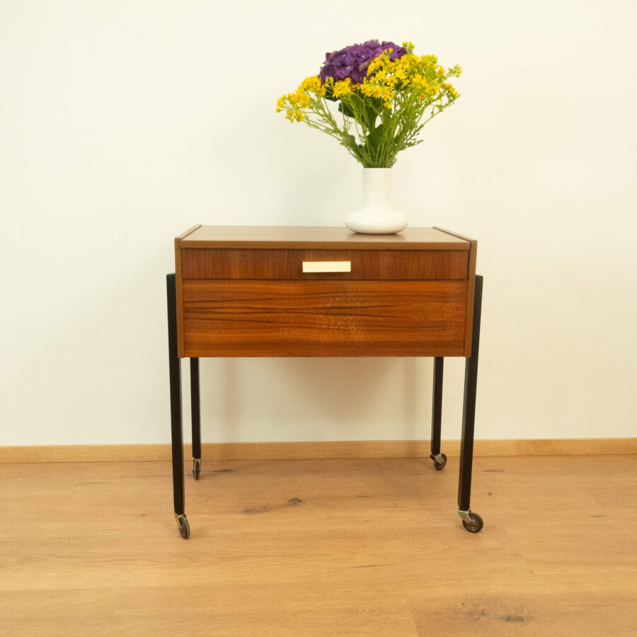 1082 Rollbares Nähkästchen Nussbaum Buche 1960er Jahre Mid-century Modern Design Style Retro Möbel