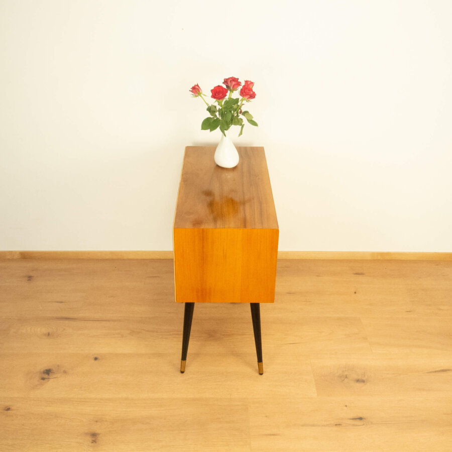Kleine Kommode mit Senkrechten Zierstreifen 1960er Jahre Mid-century Modern Design Style Retro Möbel