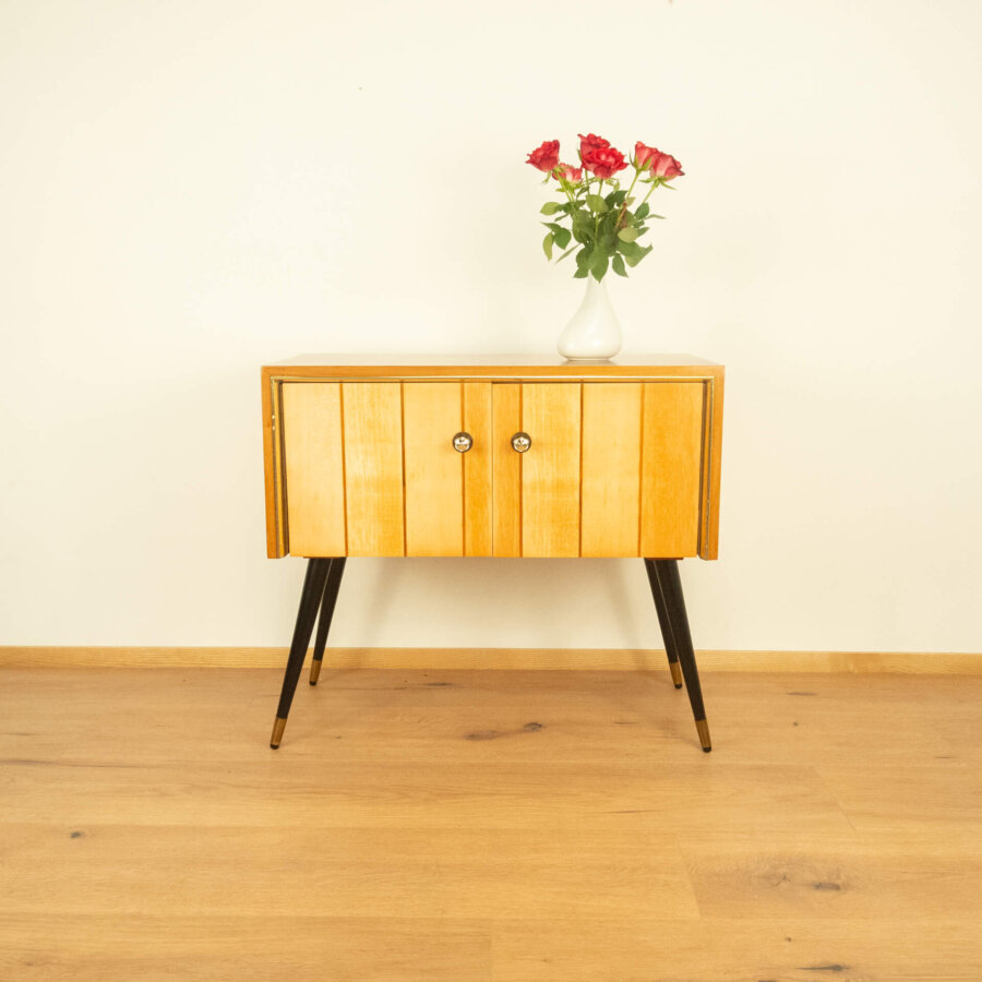Kleine Kommode mit Senkrechten Zierstreifen 1960er Jahre Mid-century Modern Design Style Retro Möbel