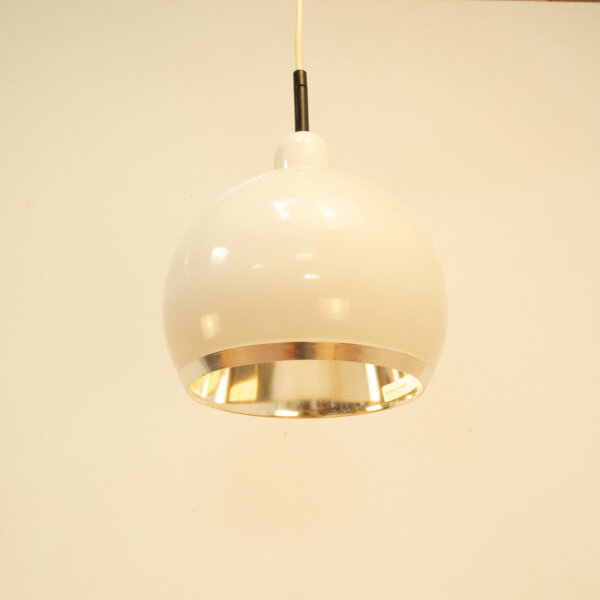 Kugelleuchte Weiss Lackiertes Metall 1970er Jahre Mid-century Modern Design Style Retro Möbel