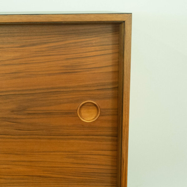 Sideboard Nussbaum mit Schwarzer Resopalplatte 1960er Jahre Mid-century Modern Design Style Retro Möbel