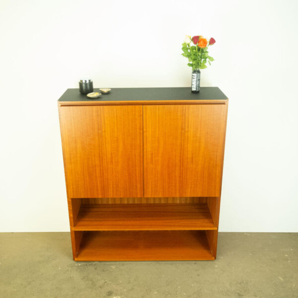 Regalkombination mit Schwarzer Resopalplatte 1970er Jahre Mid-century Modern Design Style Retro Möbel