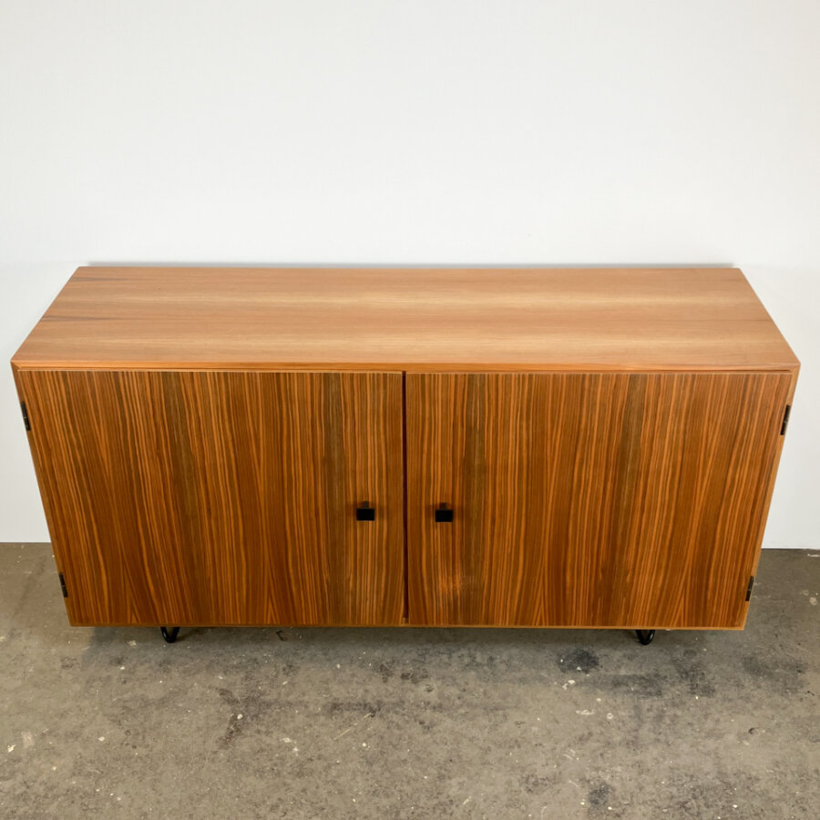 Schraenkchen Mit 2 Tueren Von TEPE Nussbaum 1960er Jahre 1 Mid-century Modern Design Style Retro Furniture