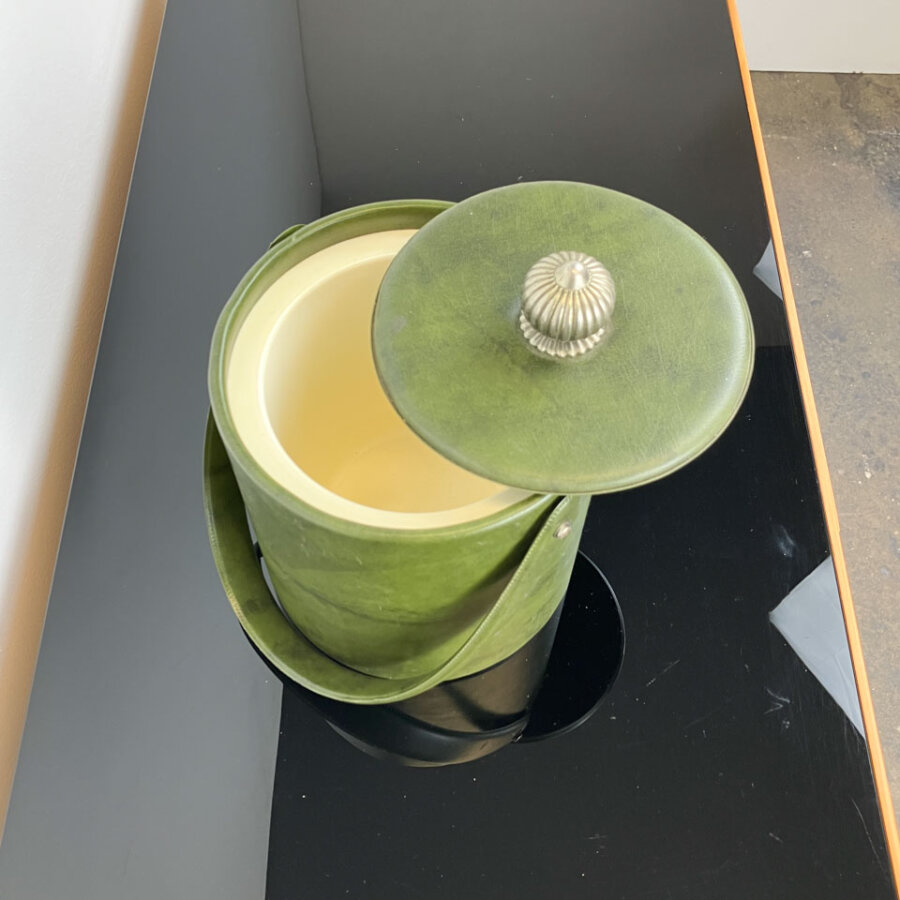 Eiskuehler Thermobehaelter Mit Gruenem Kunstleder 1950er Jahre Mid-century Modern Design Style Retro Furniture