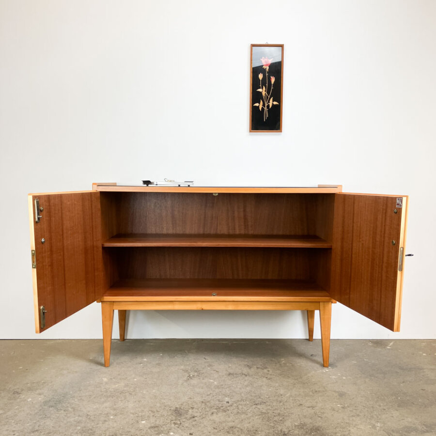 Kleines Sideboard Von Wk Moebel Helles Furnier Mit Schwarzer Glasplatte 1950er Jahre Mid-century Modern Design Style Retro Furniture