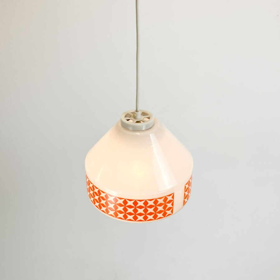 Pendelleuchte Opalglas Mit Orangenem Muster Ddr Der 1970er Jahre Mid-century Modern Design Style Retro Furniture