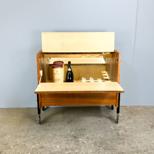 Rollbares Barschraenkchen Nussbaum 1960er Jahre Mid-century Modern Design Style Retro Furniture