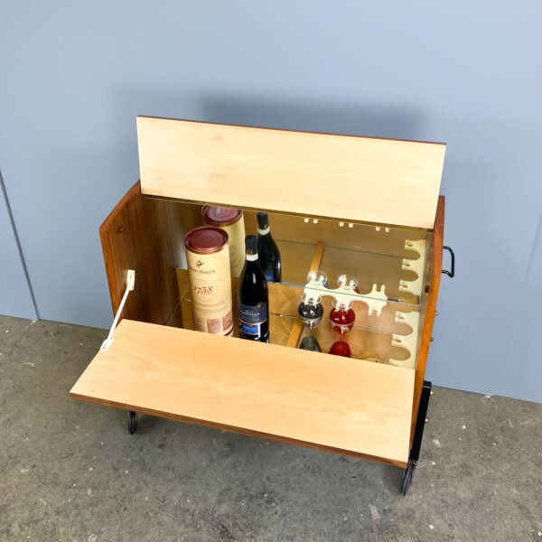 Rollbares Barschraenkchen Nussbaum 1960er Jahre Mid-century Modern Design Style Retro Furniture
