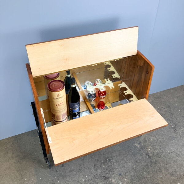 Rollbares Barschraenkchen Nussbaum 1960er Jahre Mid-century Modern Design Style Retro Furniture
