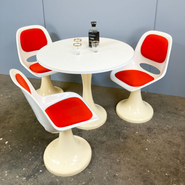 Set Aus 3 Tulpenstuehlen Und Tisch Kunststoff 1970er Jahre Mid-century Modern Design Style Retro Furniture