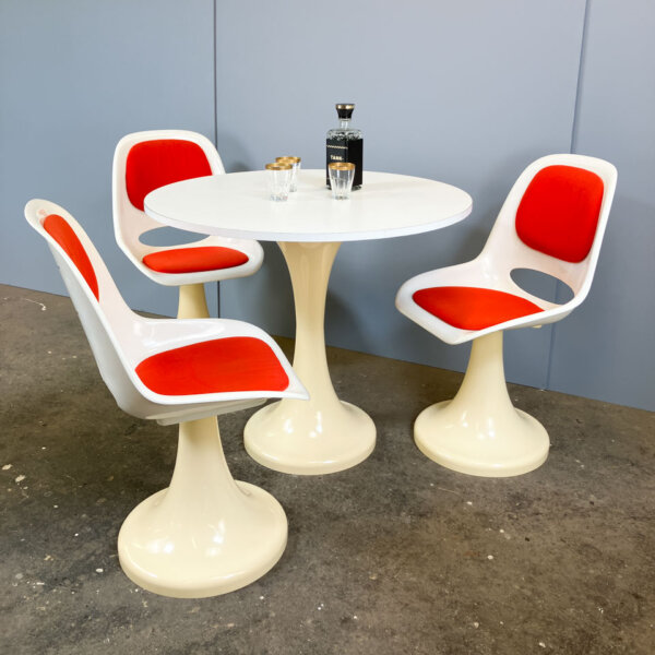 Set Aus 3 Tulpenstuehlen Und Tisch Kunststoff 1970er Jahre Mid-century Modern Design Style Retro Furniture