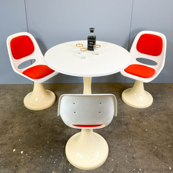 Set Aus 3 Tulpenstuehlen Und Tisch Kunststoff 1970er Jahre Mid-century Modern Design Style Retro Furniture