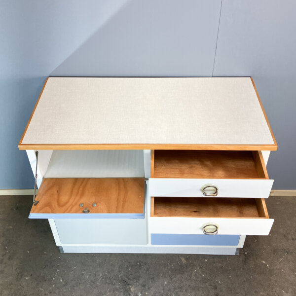 Kuechenschraenke Mit Blaugrau Melierter Resopalplatte 60er Jahre Mid-century Modern Design Style Retro Furniture