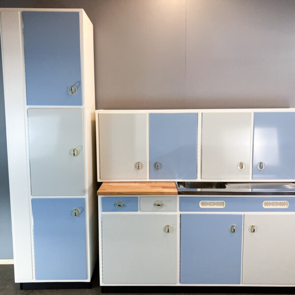 Kuechenschraenke Pastellblau Und Hellgrau 60er Jahre Mid-century Modern Design Style Retro Furniture