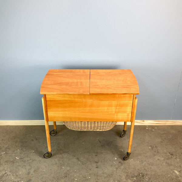Rollbares Naehkaestchen Birnbaum Buche Korbgeflecht 60er Jahre Mid-century Modern Design Style Retro Furniture
