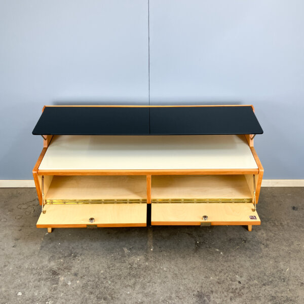 Kleine Kommode Mit Schwarzer Und Weisser Glasplatte Birnbaum 50er Jahre Mid-century Modern Design Style Retro Furniture