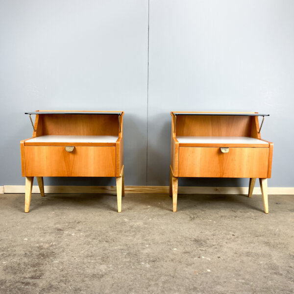 Nachtische Mit Schwarzer Und Weisser Glasplatte Birnbaum 50er Jahre Mid-century Modern Design Style Retro Furniture