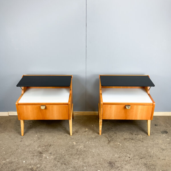 Nachtische Mit Schwarzer Und Weisser Glasplatte Birnbaum 50er Jahre Mid-century Modern Design Style Retro Furniture