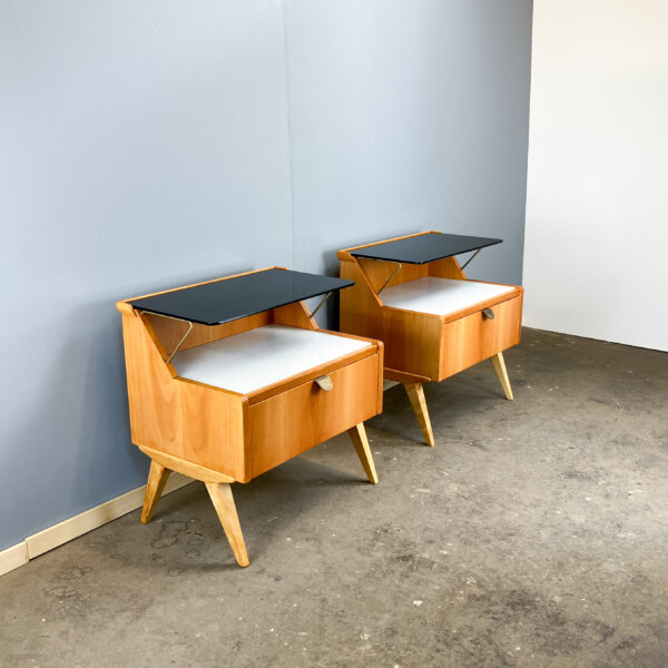 Nachtische Mit Schwarzer Und Weisser Glasplatte Birnbaum 50er Jahre Mid-century Modern Design Style Retro Furniture