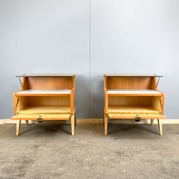 Nachtische Mit Schwarzer Und Weisser Glasplatte Birnbaum 50er Jahre Mid-century Modern Design Style Retro Furniture