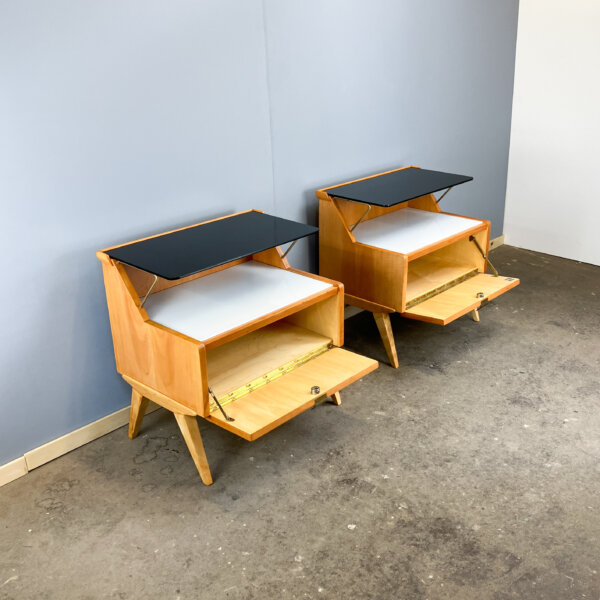 Nachtische Mit Schwarzer Und Weisser Glasplatte Birnbaum 50er Jahre Mid-century Modern Design Style Retro Furniture