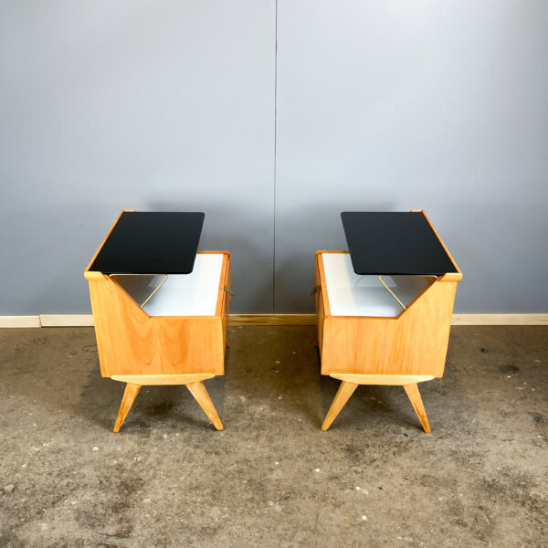 Nachtische Mit Schwarzer Und Weisser Glasplatte Birnbaum 50er Jahre Mid-century Modern Design Style Retro Furniture