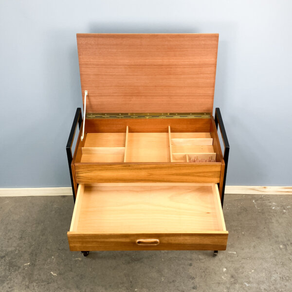 Rollbares Naehkaestchen Nussbaum Auf Stahlrohrbeinen 60er Jahre Mid-century Modern Design Style Retro Furniture