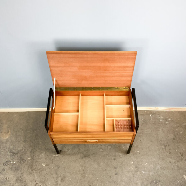 Rollbares Naehkaestchen Nussbaum Auf Stahlrohrbeinen 60er Jahre Mid-century Modern Design Style Retro Furniture