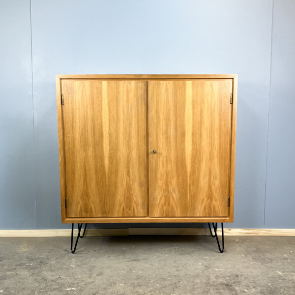 Schraenkchen Vonwk Moebel Auf Hairpinlegs Nussbaum 60er Jahre Mid-century Modern Design Style Retro Furniture