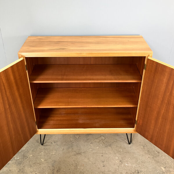 Schraenkchen Vonwk Moebel Auf Hairpinlegs Nussbaum 60er Jahre Mid-century Modern Design Style Retro Furniture
