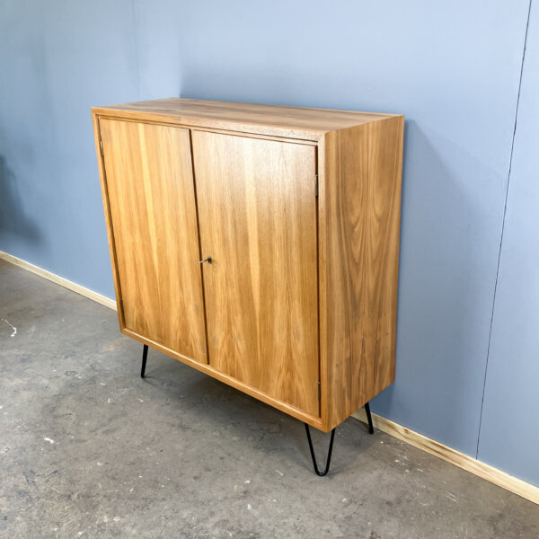 Schraenkchen Vonwk Moebel Auf Hairpinlegs Nussbaum 60er Jahre Mid-century Modern Design Style Retro Furniture