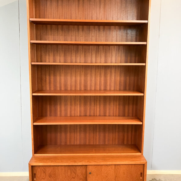 Buecherregal Mit Schranksockel Teak 70er Jahre Mid-century Modern Design Style Retro Furniture