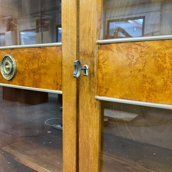 Art Deco Schrank Mit Glastueren Verschiedene Hoelzer 30er Jahre Mid-century Modern Design Style Retro Furniture