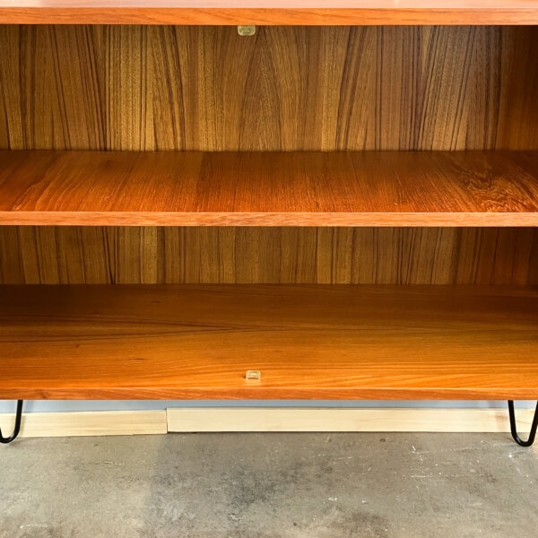 Kleines Sideboard Auf Hairpinlegs Teak 60er Jahre Mid-century Modern Design Style Retro Furniture